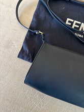 Carica l'immagine nel visualizzatore di Gallery, Fendi Mini Clutch Vitello Baltico Nera Con Tracolla