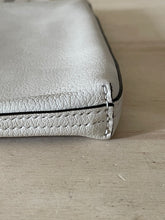 Carica l'immagine nel visualizzatore di Gallery, Gucci Maxi Pochette Limited Edition