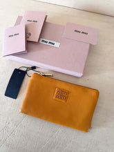 Carica l'immagine nel visualizzatore di Gallery, Miu Miu Bustina Softy Color Melograno