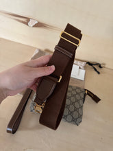 Carica l'immagine nel visualizzatore di Gallery, Gucci Mini Messenger GG Supreme