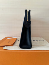 Carica l'immagine nel visualizzatore di Gallery, Louis Vuitton Pochette Toilette Limited Edition 1854 Grey