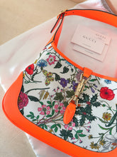 Carica l'immagine nel visualizzatore di Gallery, Gucci Jackie 1961 Arancione Fluo