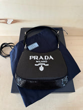 Carica l'immagine nel visualizzatore di Gallery, Prada Borsa Cleo Small Con Paillettes