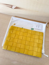 Carica l'immagine nel visualizzatore di Gallery, Bottega Veneta Pochette Cassette Grande Gialla