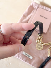 Carica l'immagine nel visualizzatore di Gallery, Miu Miu Ciuntura Con Charm