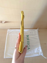 Carica l'immagine nel visualizzatore di Gallery, Bottega Veneta Pochette Cassette Grande Gialla