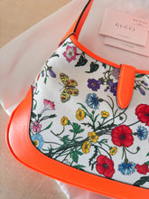 Carica l'immagine nel visualizzatore di Gallery, Gucci Jackie 1961 Arancione Fluo