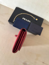 Carica l'immagine nel visualizzatore di Gallery, Prada portafoglio grande con portacarte rimovibile