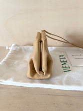 Carica l'immagine nel visualizzatore di Gallery, Bottega Veneta Point Coin Purse