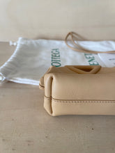 Carica l'immagine nel visualizzatore di Gallery, Bottega Veneta Point Coin Purse