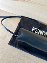 Carica l'immagine nel visualizzatore di Gallery, Fendi Mini Clutch Vitello Baltico Nera Con Tracolla