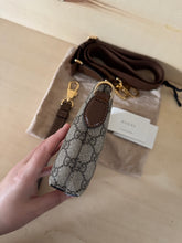 Carica l'immagine nel visualizzatore di Gallery, Gucci Mini Messenger GG Supreme