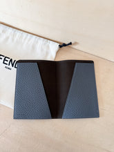 Carica l'immagine nel visualizzatore di Gallery, Fendi Porta Passaporto Pelle Martellata Antracite