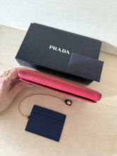 Carica l'immagine nel visualizzatore di Gallery, Prada portafoglio grande con portacarte rimovibile