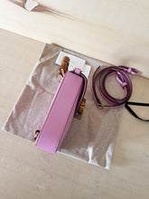 Carica l'immagine nel visualizzatore di Gallery, Gucci Bamboo Mini Shoulder Bag Rosa