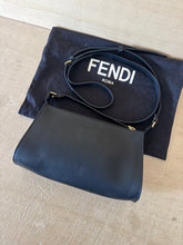 Carica l'immagine nel visualizzatore di Gallery, Fendi Mini Clutch Vitello Baltico Nera Con Tracolla