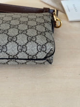 Carica l'immagine nel visualizzatore di Gallery, Gucci Mini Messenger GG Supreme