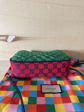 Carica l'immagine nel visualizzatore di Gallery, Gucci Marmont Camera Bag Sall Limited Edition Off The Grid