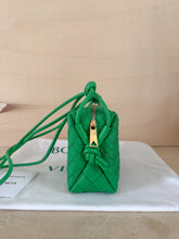 Carica l'immagine nel visualizzatore di Gallery, Bottega Veneta Borsa Mini Loop Color Parakeet