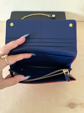 Carica l'immagine nel visualizzatore di Gallery, Prada portafoglio grande con portacarte rimovibile