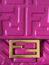 Carica l'immagine nel visualizzatore di Gallery, Fendi Baguette Media Color Lampone