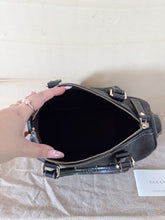 Carica l'immagine nel visualizzatore di Gallery, Gucci Bauletto Small Joy GG Supreme