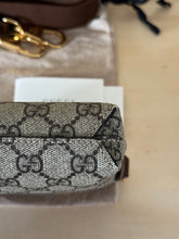 Carica l'immagine nel visualizzatore di Gallery, Gucci Mini Messenger GG Supreme