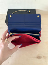Carica l'immagine nel visualizzatore di Gallery, Prada portafoglio grande con portacarte rimovibile