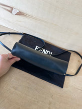 Carica l'immagine nel visualizzatore di Gallery, Fendi Mini Clutch Vitello Baltico Nera Con Tracolla