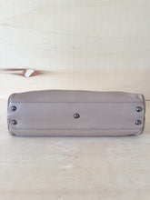 Carica l'immagine nel visualizzatore di Gallery, Fendi Peekaboo Selleria Limited Edition Bicolor Small