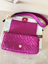 Carica l'immagine nel visualizzatore di Gallery, Fendi Baguette Media Color Lampone