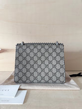 Carica l'immagine nel visualizzatore di Gallery, Gucci Mini Dionysus Verticale GG Supreme Rossa