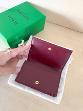 Carica l'immagine nel visualizzatore di Gallery, Bottega Veneta Portacarte Cassette Barolo