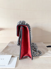 Carica l'immagine nel visualizzatore di Gallery, Gucci Mini Dionysus Verticale GG Supreme Rossa