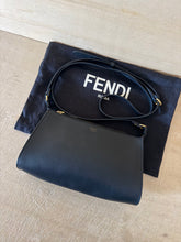 Carica l'immagine nel visualizzatore di Gallery, Fendi Mini Clutch Vitello Baltico Nera Con Tracolla
