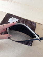Carica l'immagine nel visualizzatore di Gallery, Gucci Swing Pochette Nera