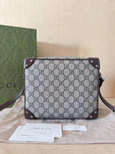 Carica l'immagine nel visualizzatore di Gallery, Gucci Borsa Globe Trotter GG Supreme