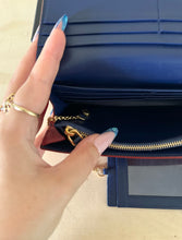 Carica l'immagine nel visualizzatore di Gallery, Prada portafoglio grande con portacarte rimovibile