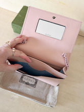 Carica l'immagine nel visualizzatore di Gallery, Gucci Borsa Mini Chain Marmont GG Rosa