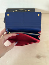 Carica l'immagine nel visualizzatore di Gallery, Prada portafoglio grande con portacarte rimovibile