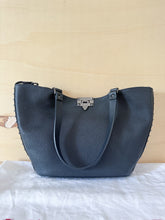 Carica l'immagine nel visualizzatore di Gallery, Valentino Borsa Shopping Piccola Rockstud In Vitello Granato