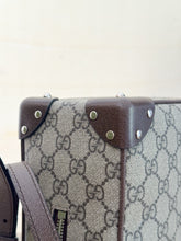 Carica l'immagine nel visualizzatore di Gallery, Gucci Borsa Globe Trotter GG Supreme