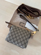 Carica l'immagine nel visualizzatore di Gallery, Gucci Mini Messenger GG Supreme