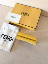 Carica l'immagine nel visualizzatore di Gallery, Fendi Portafoglio Compact FF Round Bicolor