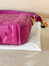 Carica l'immagine nel visualizzatore di Gallery, Fendi Baguette Media Color Lampone