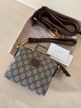Carica l'immagine nel visualizzatore di Gallery, Gucci Mini Messenger GG Supreme