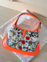 Carica l'immagine nel visualizzatore di Gallery, Gucci Jackie 1961 Arancione Fluo