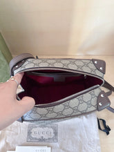 Carica l'immagine nel visualizzatore di Gallery, Gucci Borsa Globe Trotter GG Supreme