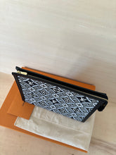Carica l'immagine nel visualizzatore di Gallery, Louis Vuitton Pochette Toilette Limited Edition 1854 Grey