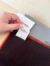 Carica l'immagine nel visualizzatore di Gallery, Balenciaga Sciarpa Logo Scritta Arancione